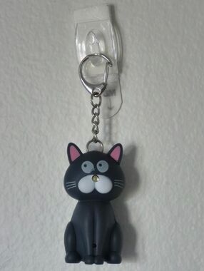 Puckator Meowing Cat Keychain with LED Light. 